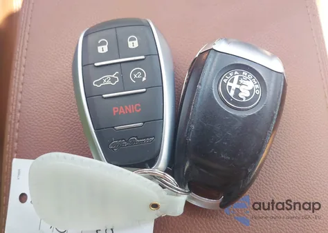 2021 Alfa Romeo Giulia Awd z USA, uszkodzony, nr VIN ZARFANAN1M7641417